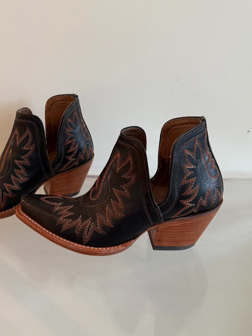 Ariat Dixon Western Booties in Brooklyn Black - Size 8
